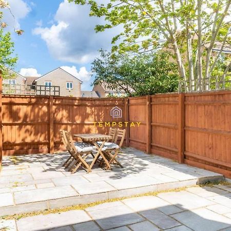 Cosy 2 Bed & Free Parking. Near Heathrow/Pinewood Villa Slough Eksteriør billede