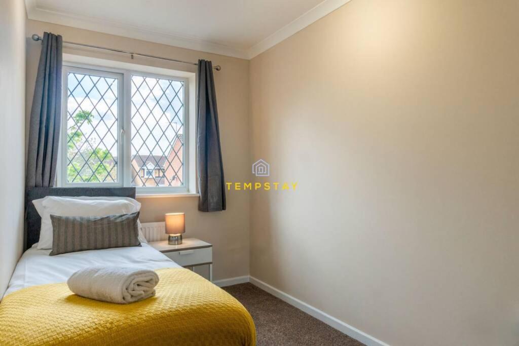 Cosy 2 Bed & Free Parking. Near Heathrow/Pinewood Villa Slough Eksteriør billede